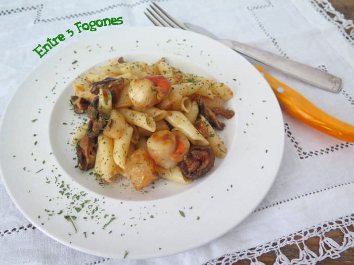 Macarrones con Vieiras, Setas Shiitake y Rábano Negro a la Mantequilla de Tomillo Macarrones con Vieiras, Setas Shiitake y Rábano Negro a la Mantequilla de Tomillo