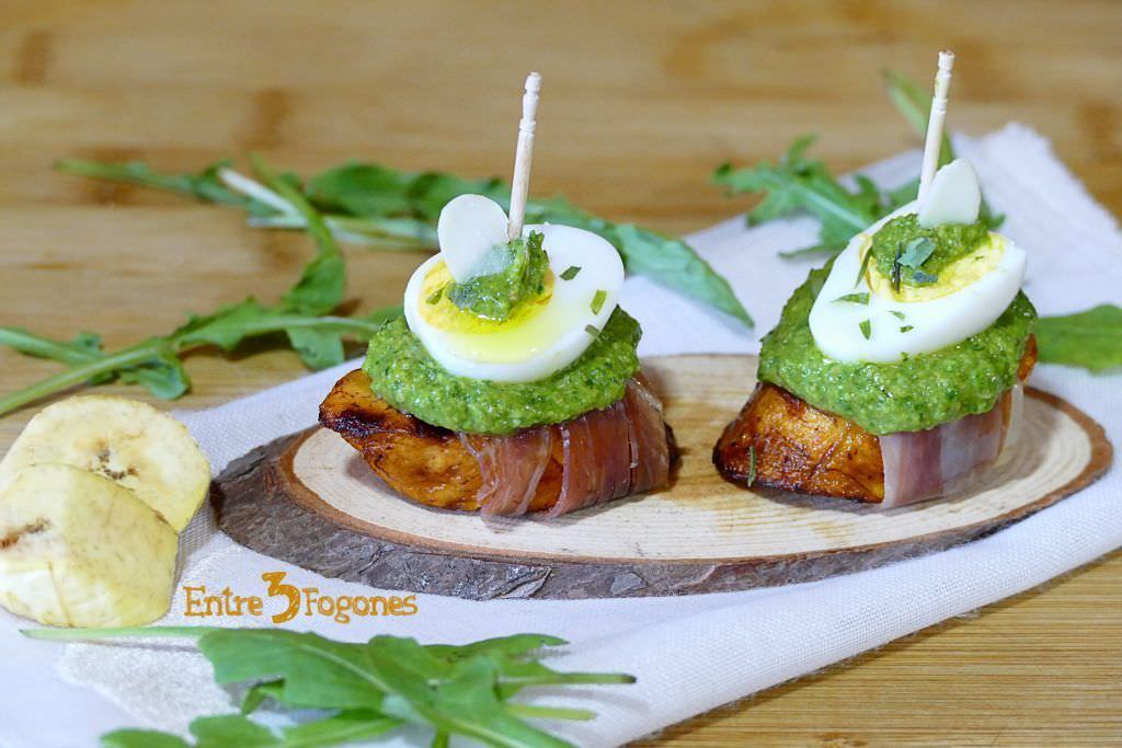 Montaditos de Plátano Macho con Pesto de Rúcula y Jamón Serrano