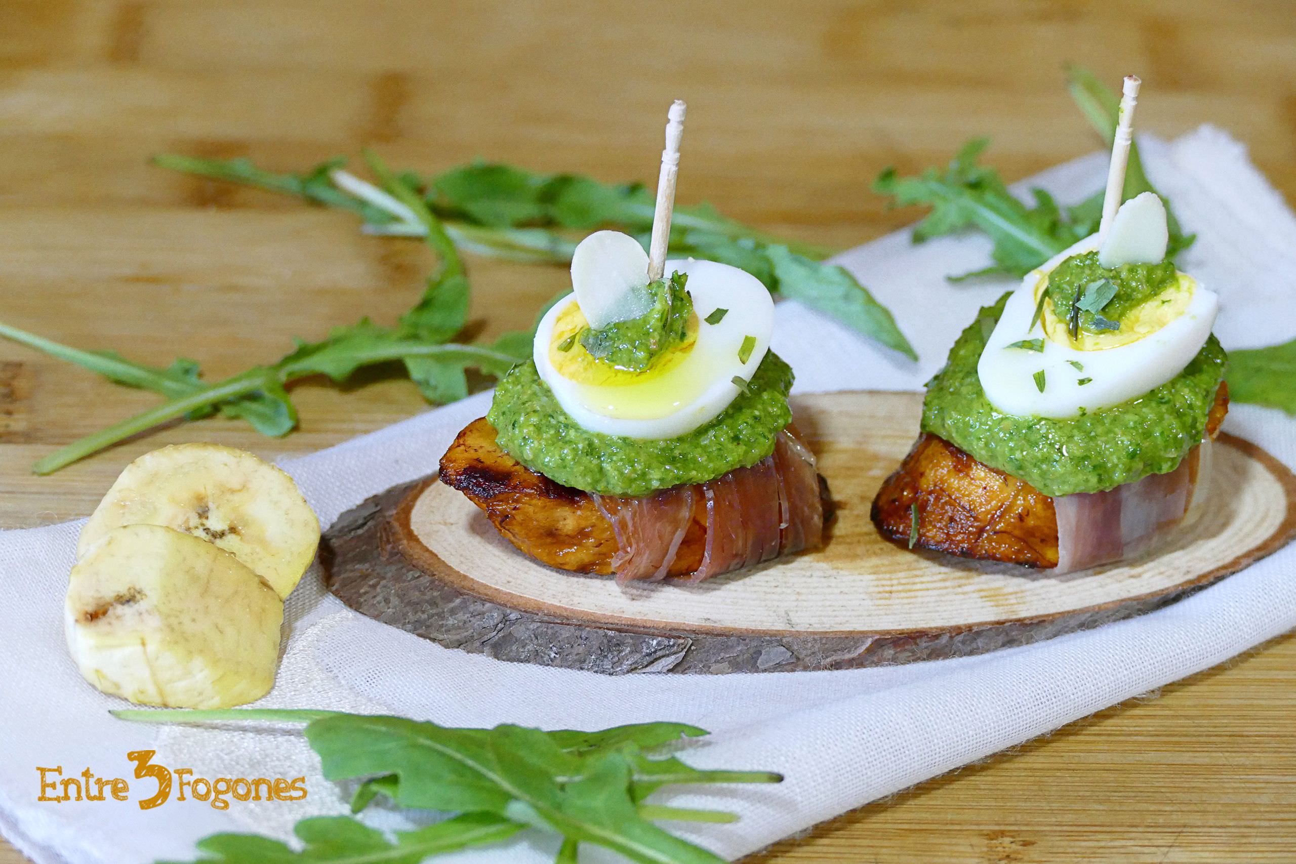Receta Montaditos de Plátano Macho con Pesto de Rúcula y Jamón Serrano