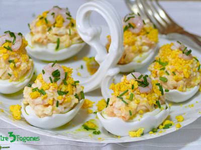 Huevos Rellenos de Gambas y Surimi