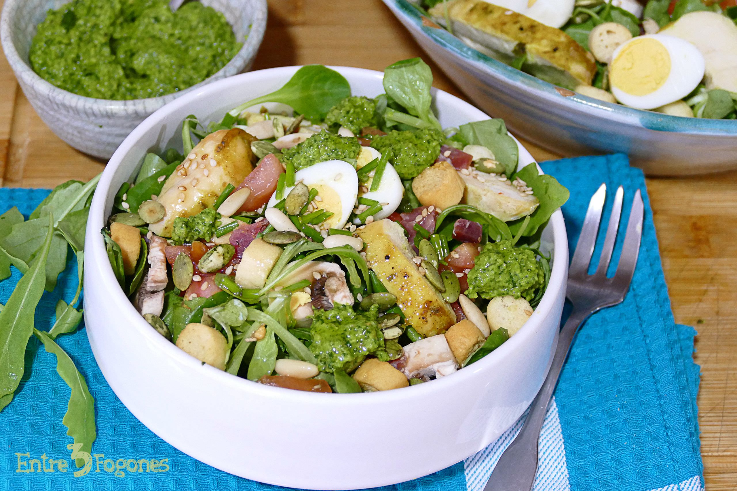Receta Ensalada de Pollo Asado con Pesto de Rúcula
