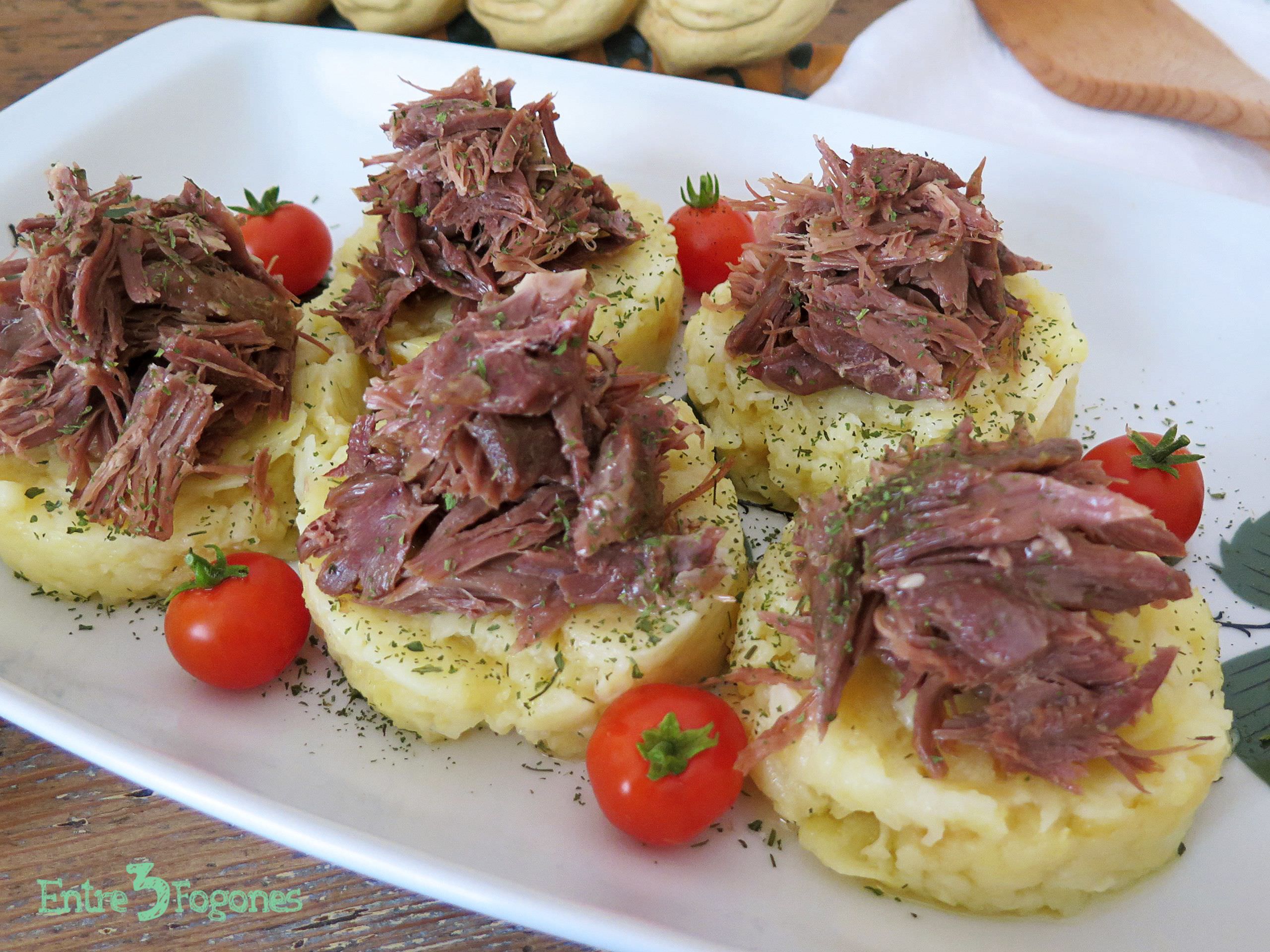 Timbal de Patatas a lo Pobre con Confit de Pato