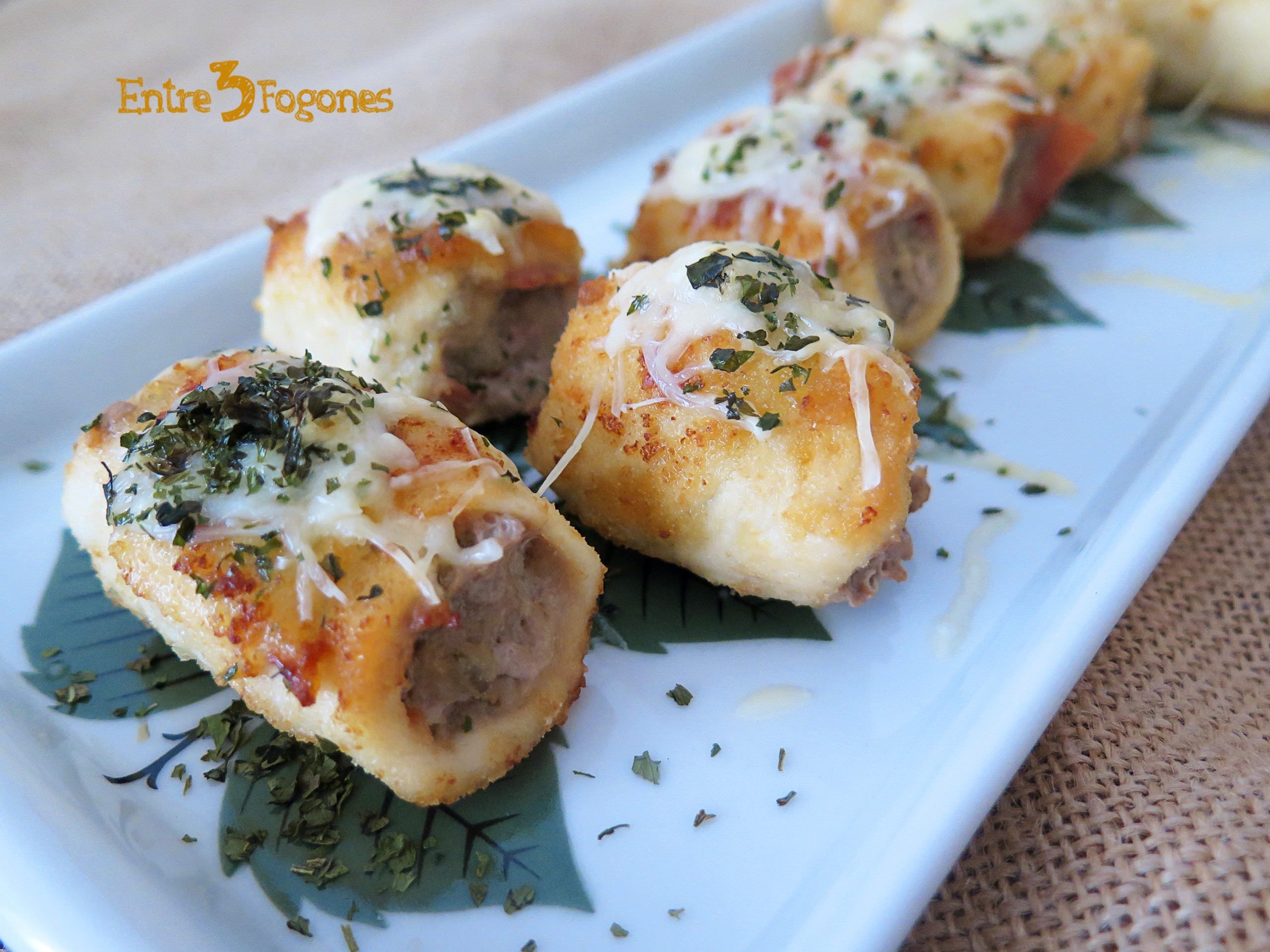 Rollitos de Pechuga de Pollo Rellenos y Gratinados con Queso