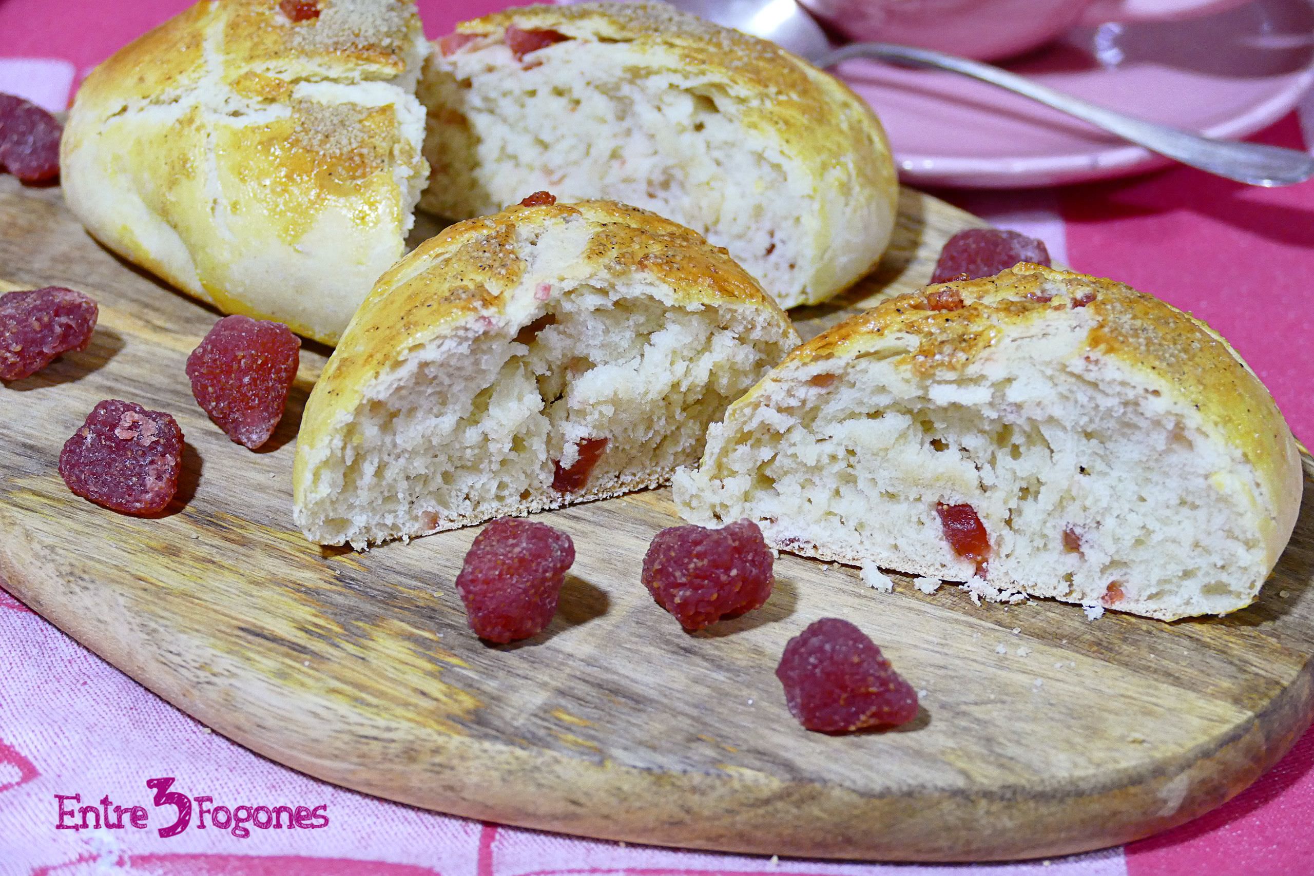 Panecillos de Leche con Fresas Deshidratadas