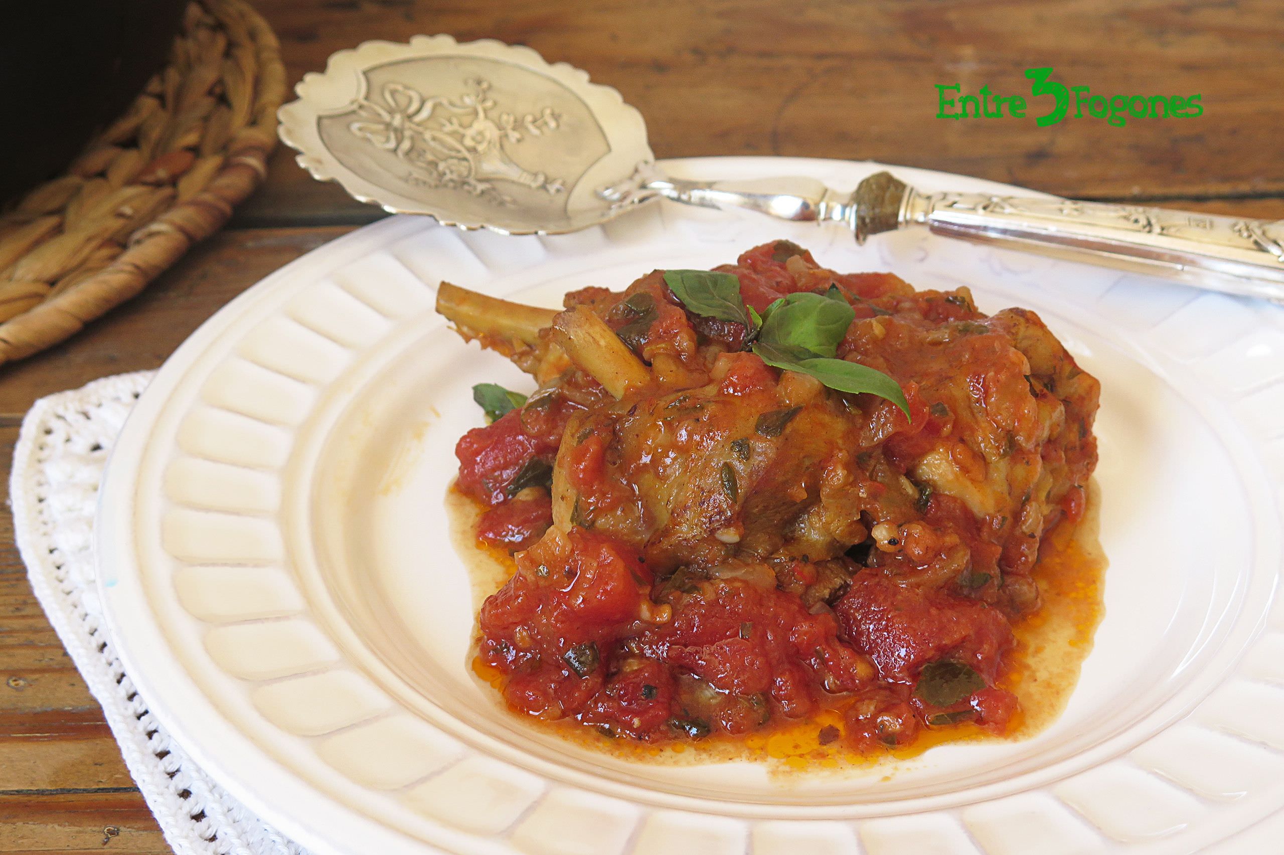 Guisado de Pollo con Salsa de Tomate a la Canela