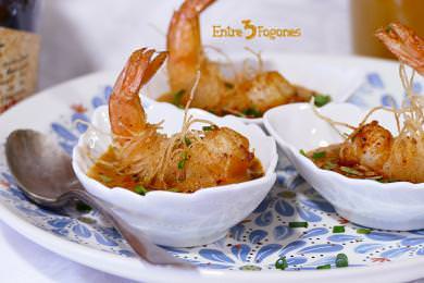 Langostinos Crujientes sobre Fumet de Batata al Armagnac