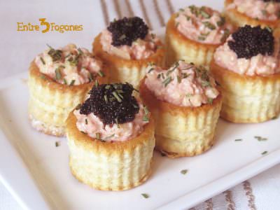 Volavanes Rellenos de Cangrejo y Manzana con Salsa Rosa