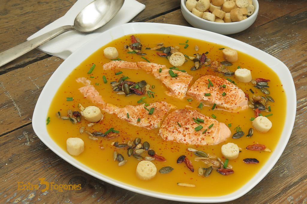 Receta Salmón a la Plancha sobre Crema de Calabaza Receta Salmón a la Plancha sobre Crema de Calabaza