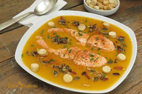 Receta Salmón a la Plancha sobre Crema de Calabaza Receta Salmón a la Plancha sobre Crema de Calabaza