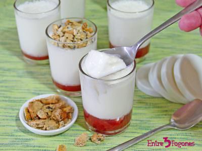 Yogur Griego Natural con Mermelada de Fresa Yogur Griego Natural con Mermelada de Fresa