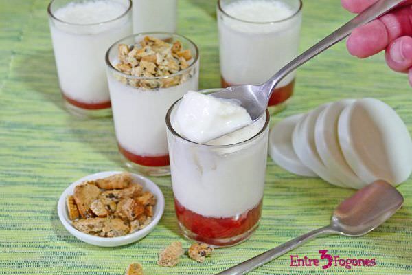 Yogur Griego Natural Con Mermelada De Fresa