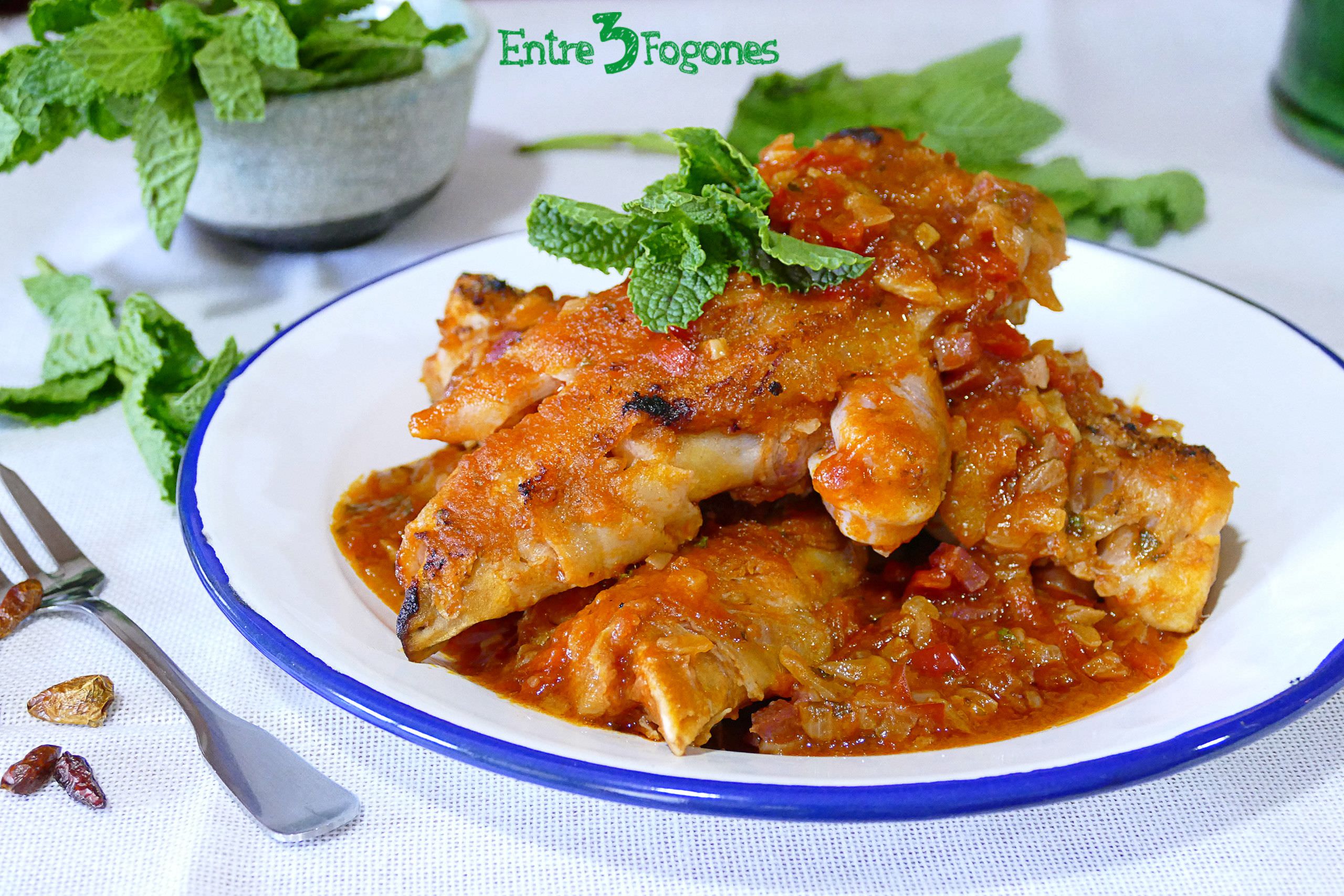 Manitas de Cerdo en Salsa de Tomate a la Hierbabuena