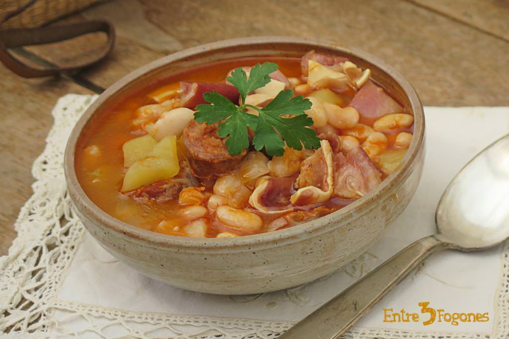 Potaje de Habichuelas con Chorizo y Oreja de Cerdo