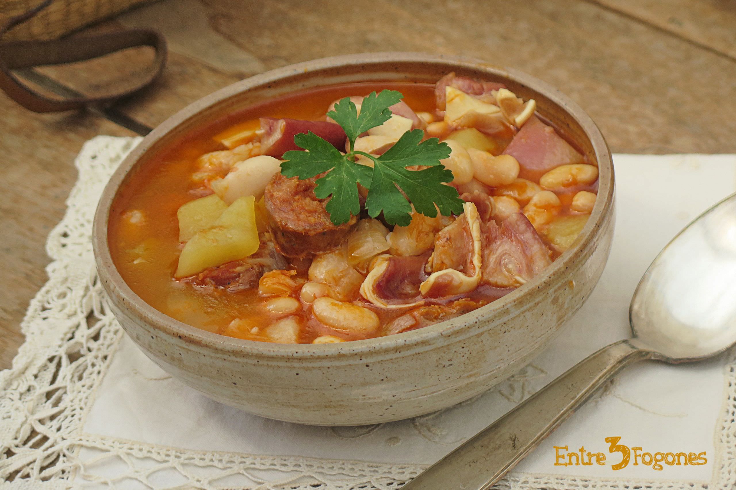 Potaje de Habichuelas con Chorizo y Oreja de Cerdo