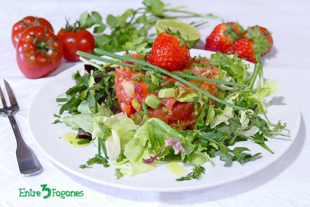 Receta Ensalada de Fresas y Tomate con Trucha Marinada