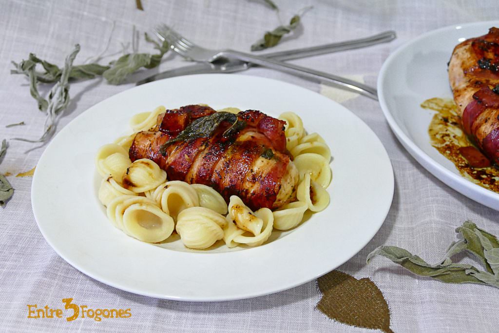 Receta Rollitos de Pollo y Bacon en Salsa de Salvia