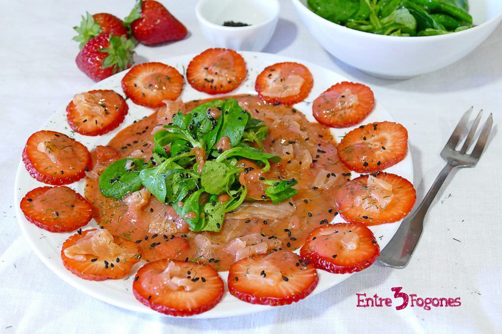 Carpaccio de Salmón Ahumado y Fresas