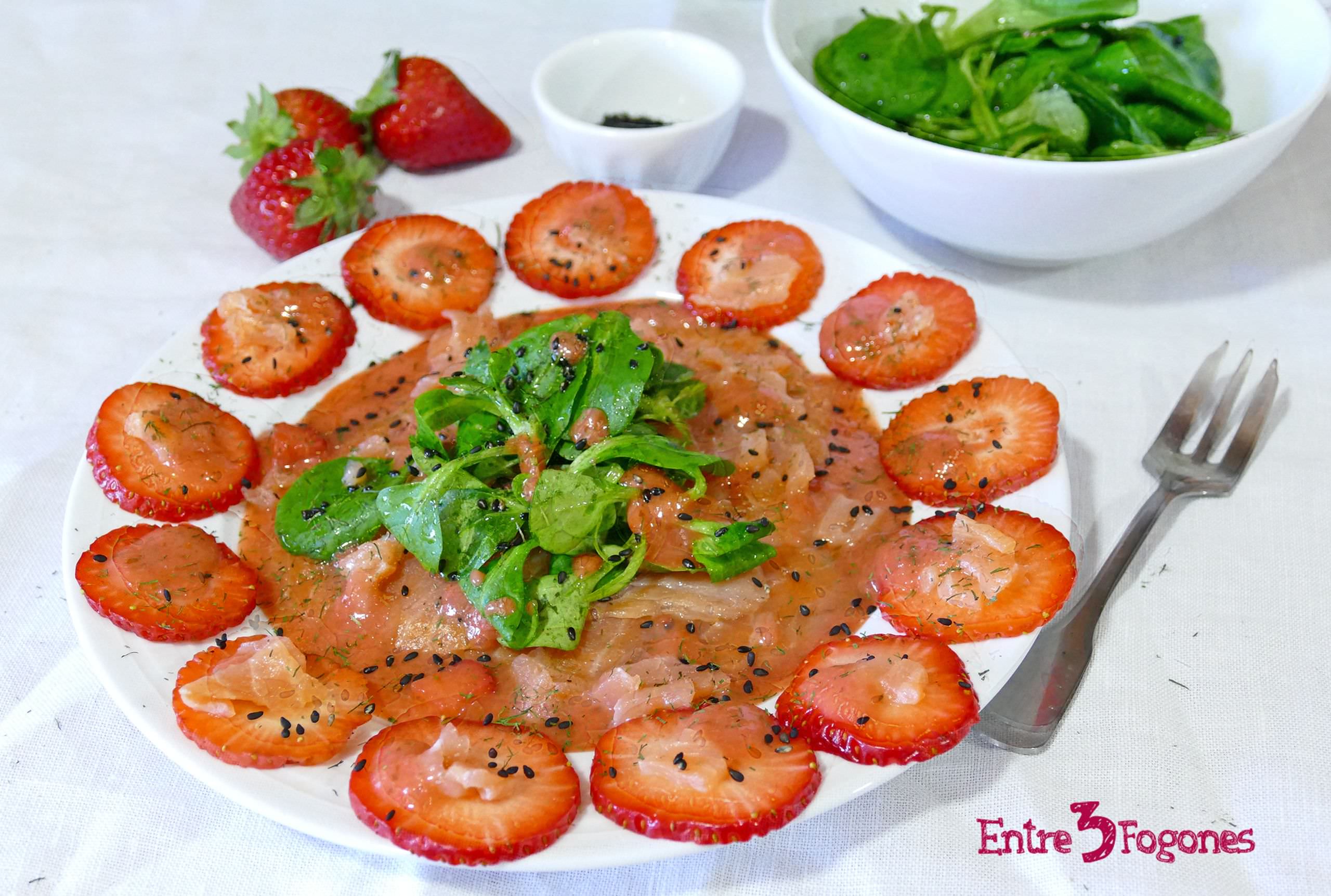 Carpaccio de Salmón Ahumado y Fresas