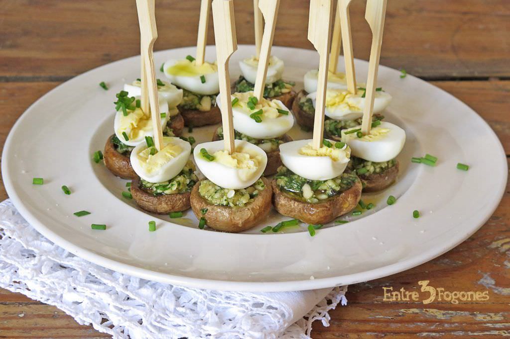 Champiñones al Ajillo con Huevo de Codorniz Champiñones al Ajillo con Huevo de Codorniz