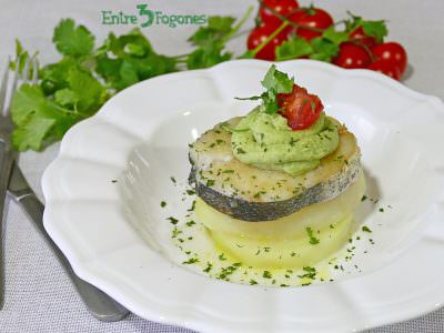 Merluza con Patatas y Mayonesa con Aguacate