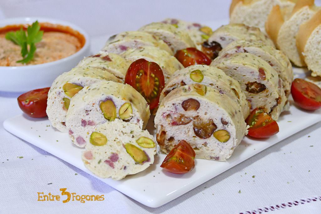 Pastel Frío de Pollo con Pistachos Pastel Frío de Pollo con Pistachos