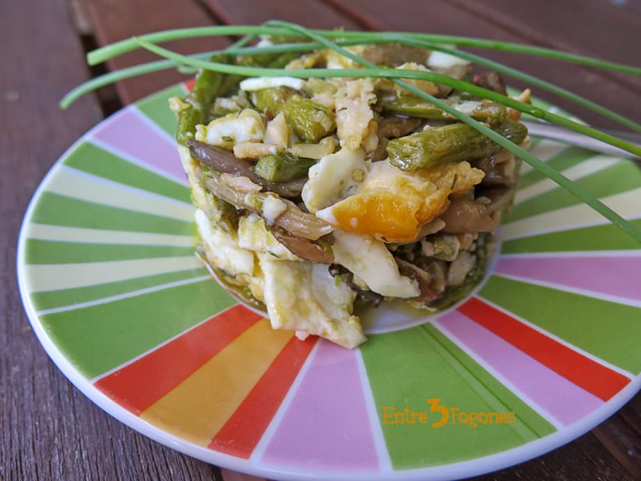 Receta Revuelto de Setas y Espárragos con Salmón y Ajetes Receta Revuelto de Setas y Espárragos con Salmón y Ajetes
