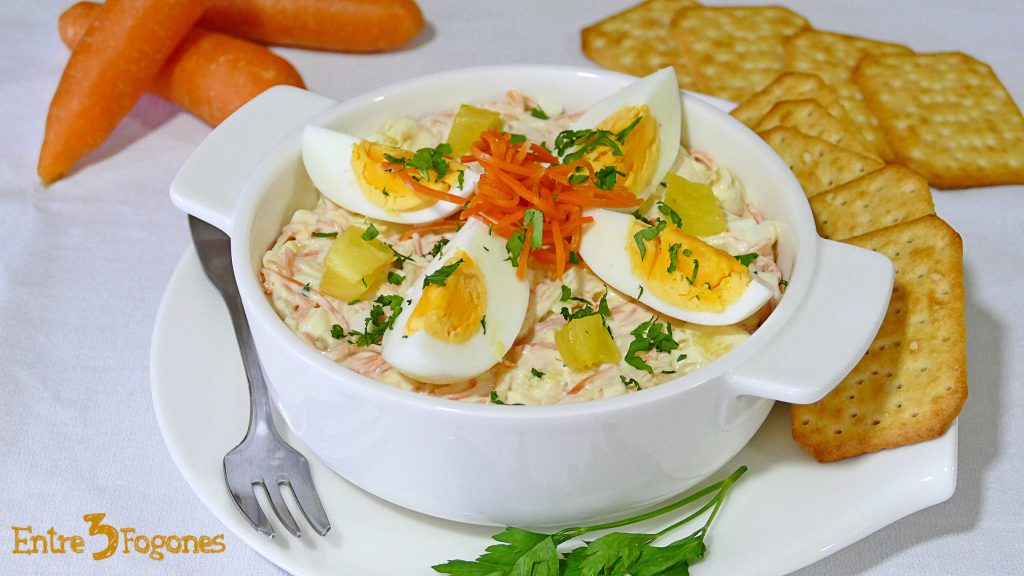 Ensalada de Piña Natural con Zanahoria y Apio