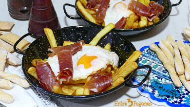 Huevos Rotos o Huevos Estrellados con Patatas y Jamón