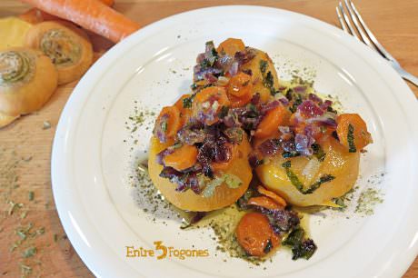 Nabos Amarillos Salteados con Cebolla Morada