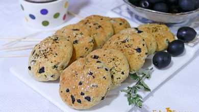 Galletas Saladas de Queso Parmesano y Aceitunas Negras