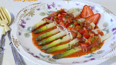 Espárragos Blancos con Jamón y Vinagreta de Fresas
