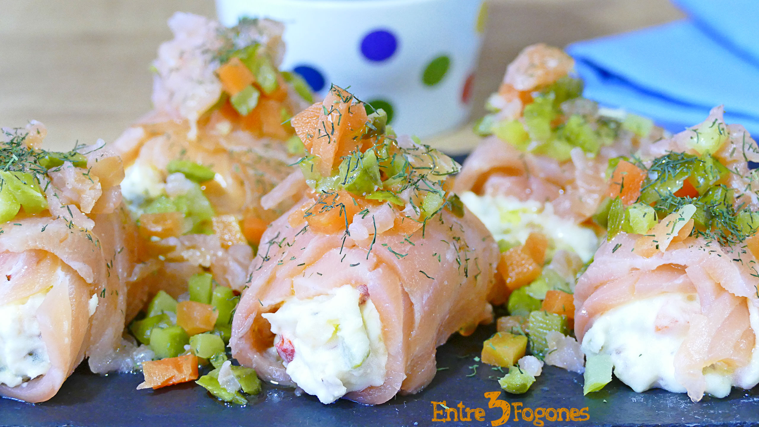 Rollitos de Salmón Ahumado Rellenos de Ensaladilla