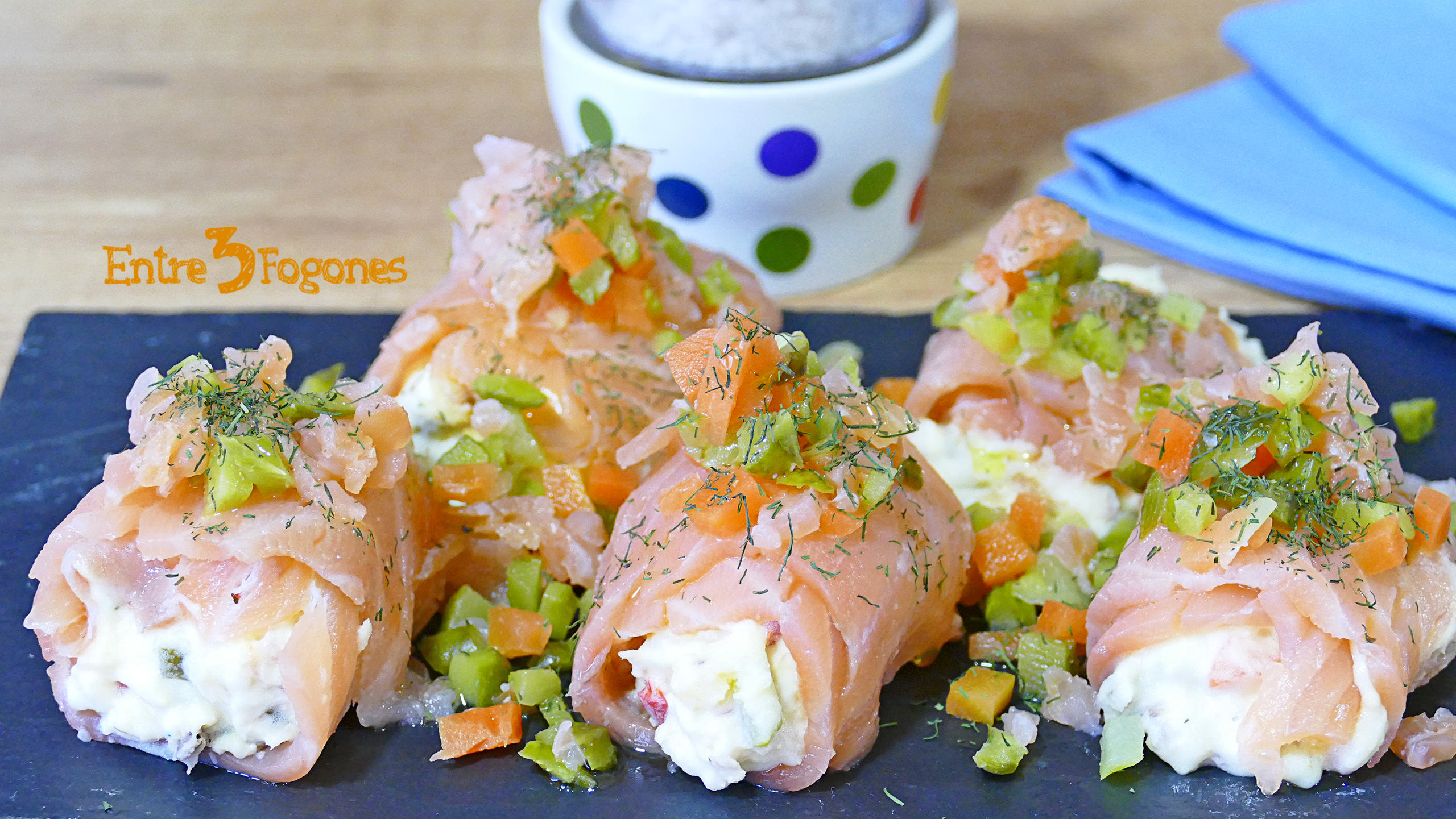 Rollitos de Salmón Rellenos de Ensaladilla Rollitos de Salmón Rellenos de Ensaladilla