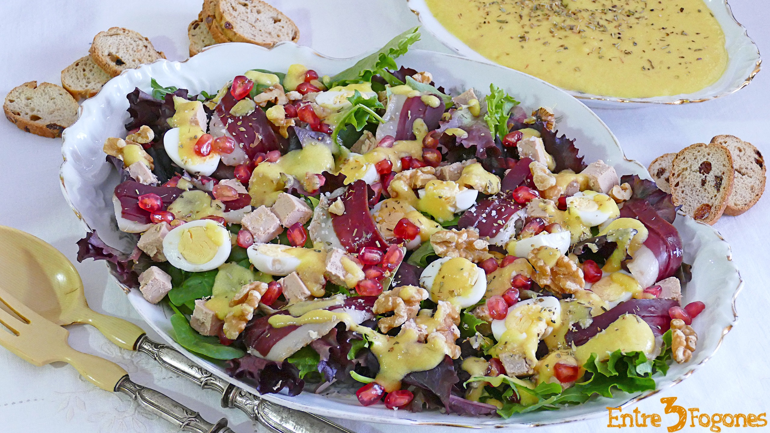Ensalada Gourmet de Jamón de Pato con Vinagreta de Piña Ensalada Gourmet de Jamón de Pato con Vinagreta de Piña