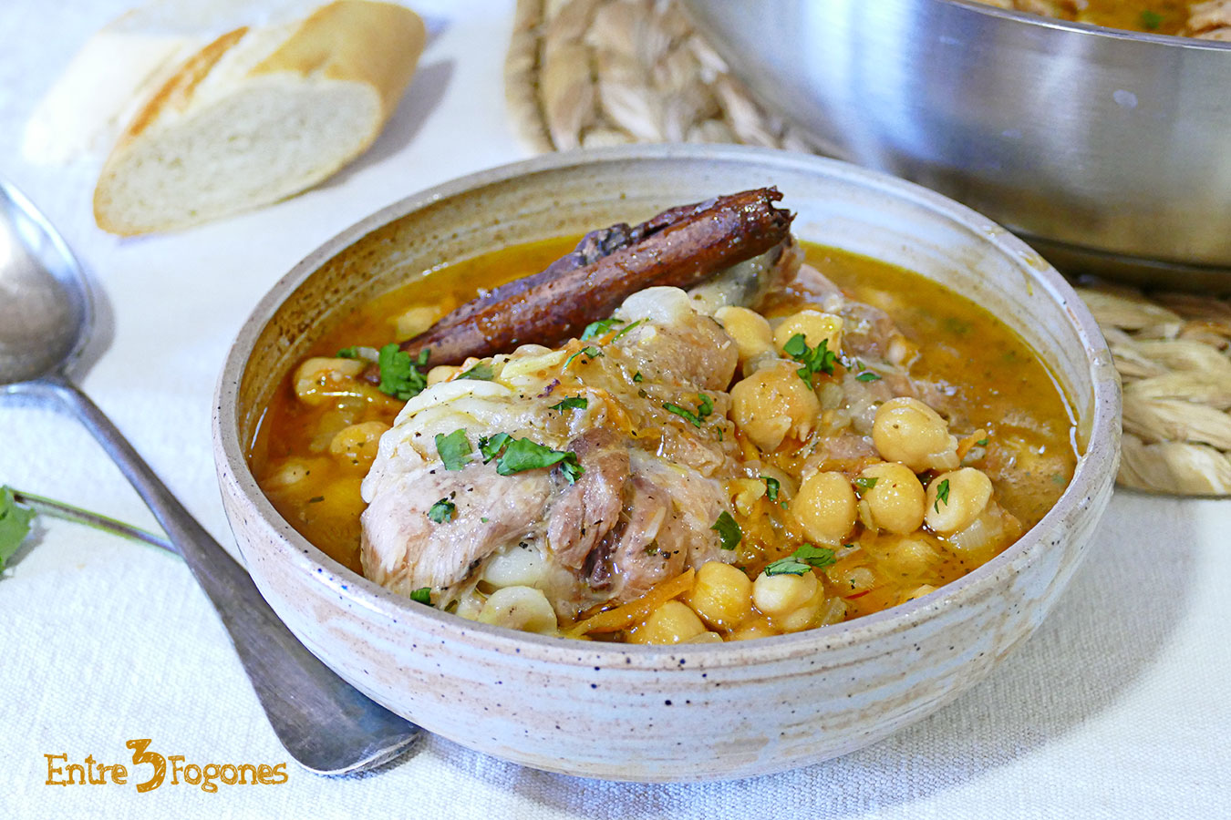 Potaje de Garbanzos con Pollo y Verduras