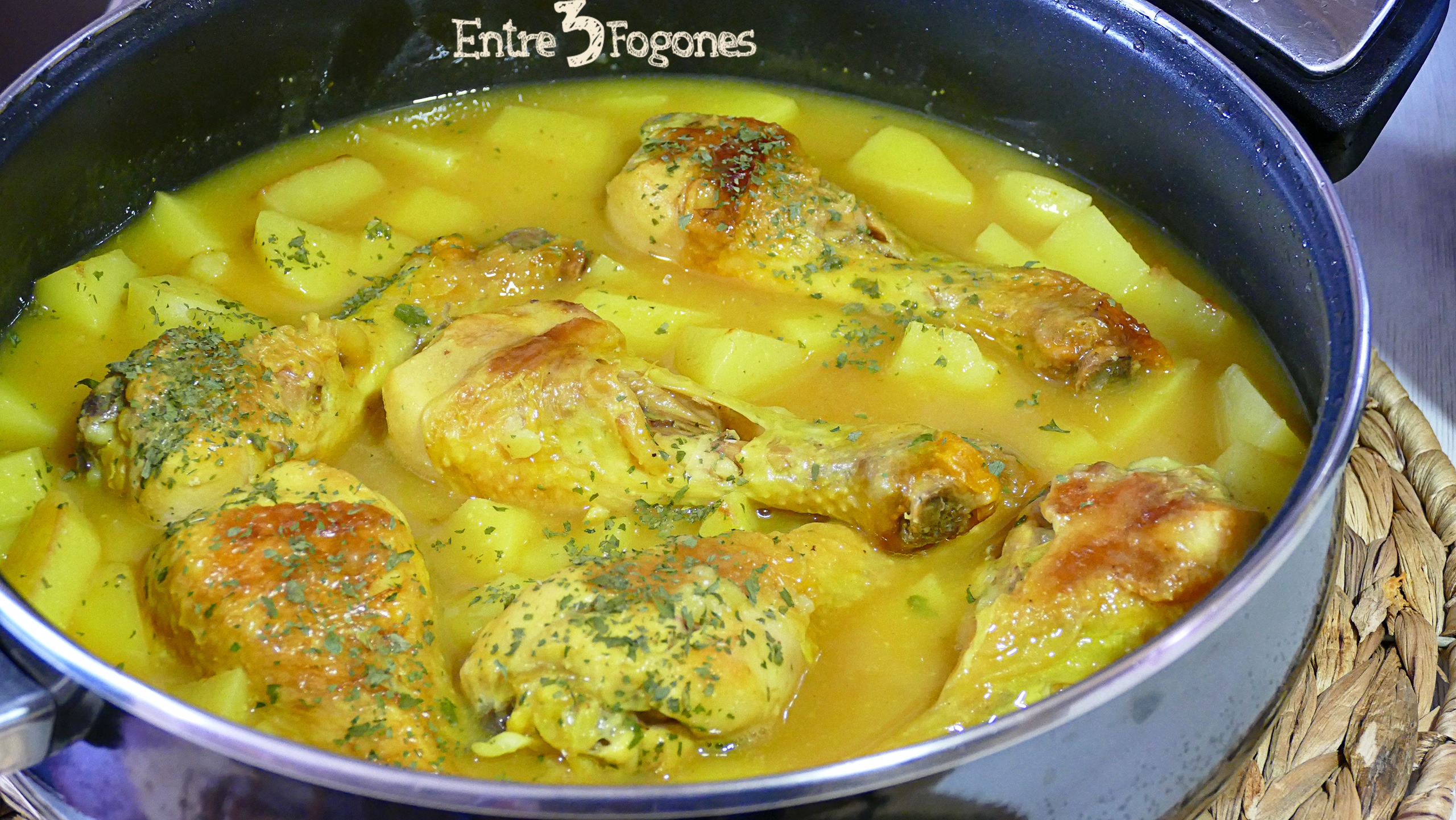Guiso de Pollo con Patatas en Salsa de Cúrcuma