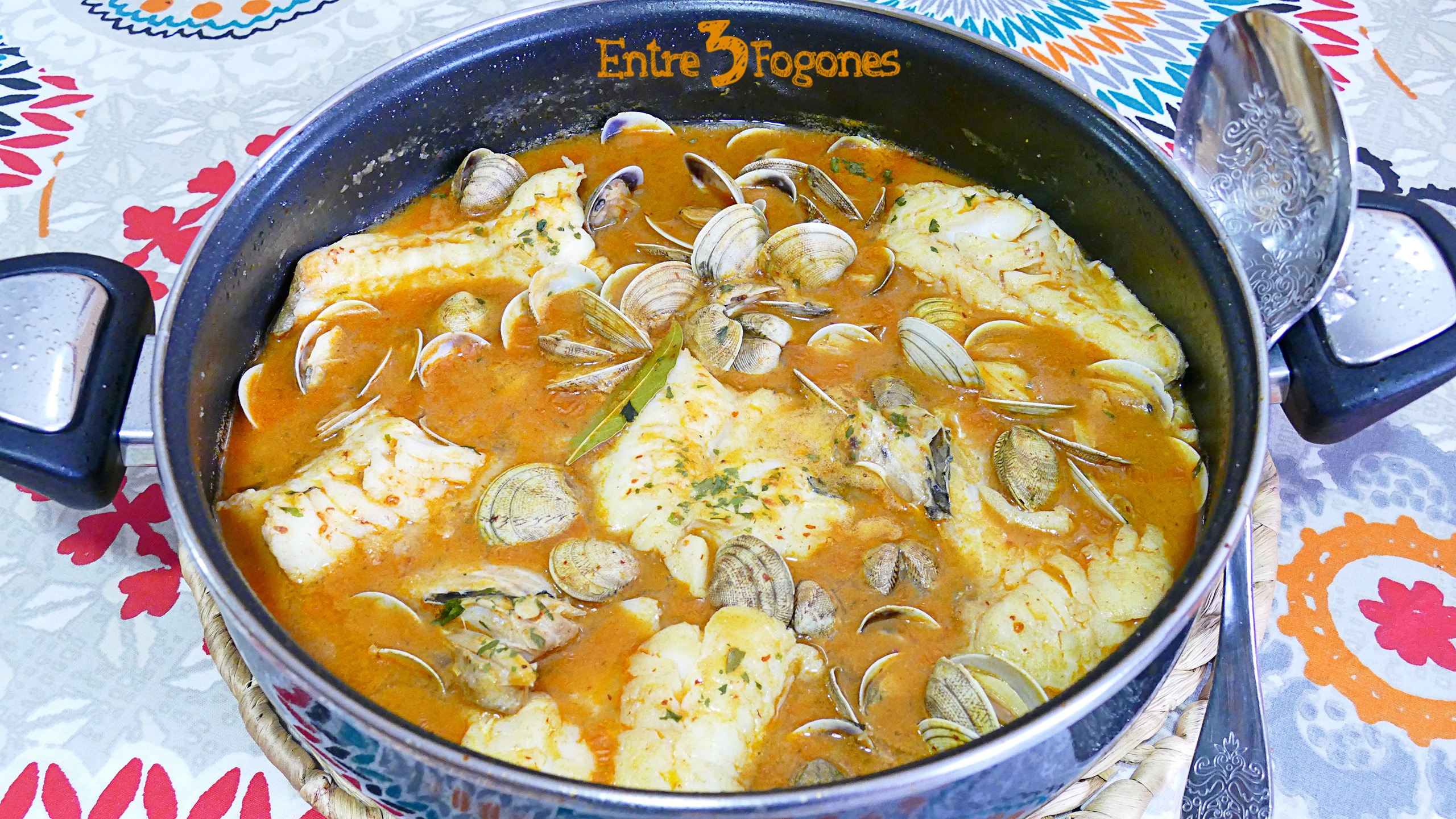 Bacalao al punto de sal en Salsa con Almejas