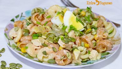 Ensalada de Pasta de Colores con Pollo en Escabeche