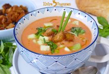 Gazpacho Andaluz con Picatostes Caseros y Albahaca