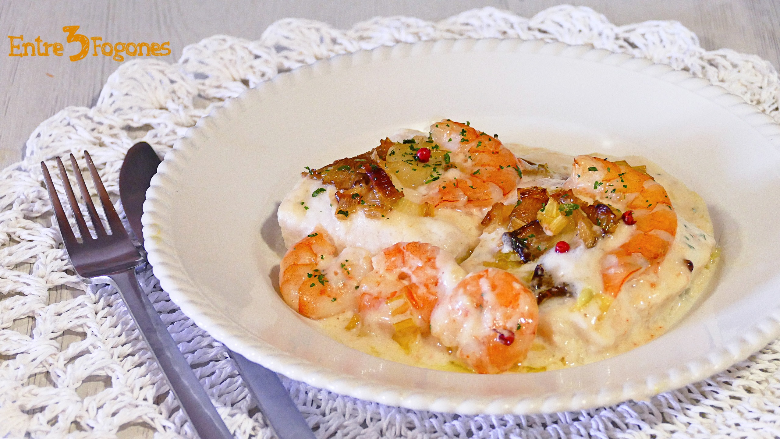 Merluza al Horno con Bechamel y Langostinos Merluza al Horno con Bechamel y Langostinos