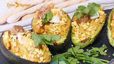 Aguacates Rellenos de Atún y Salmón al Mojo Picón