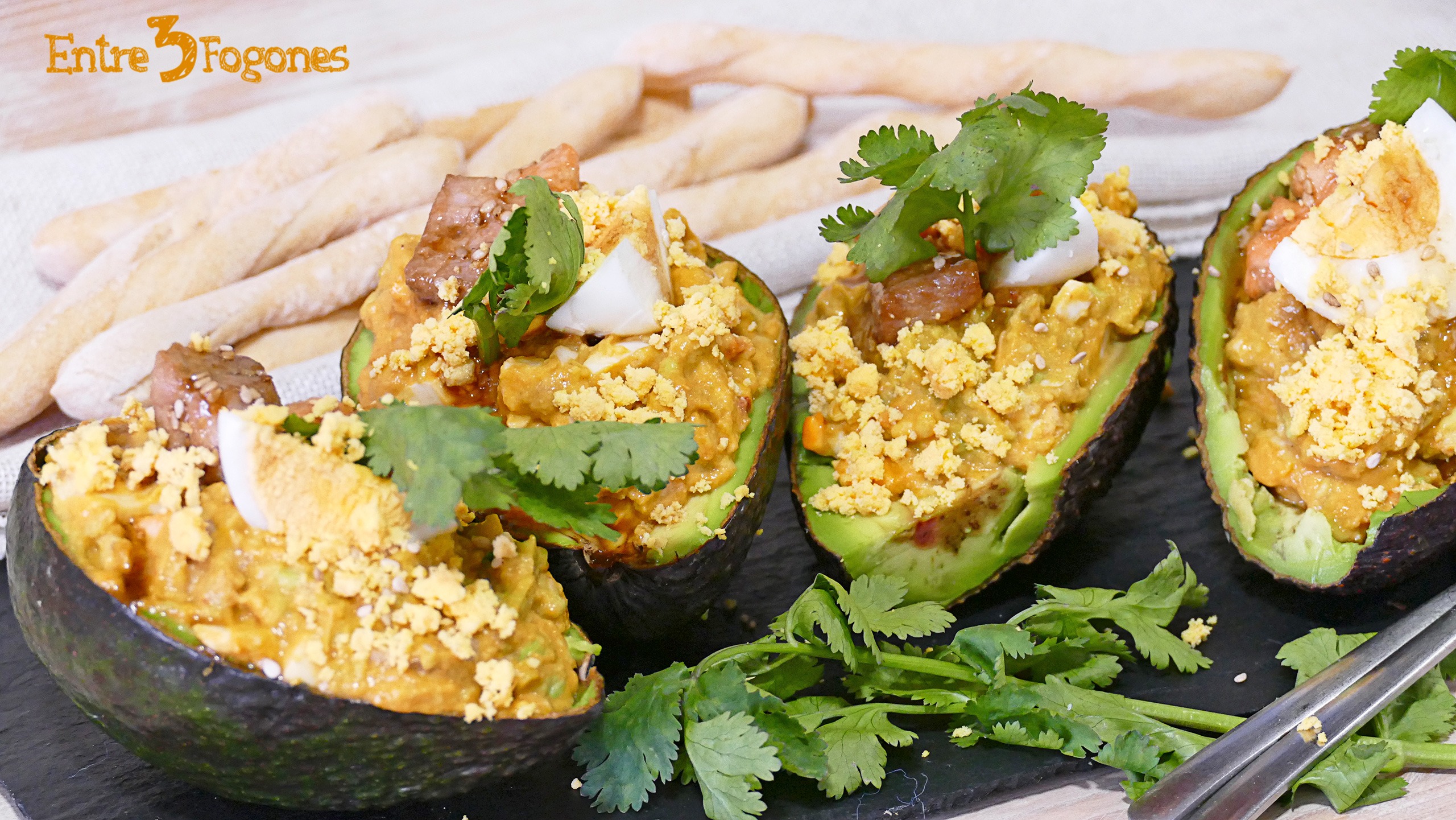 Aguacates Rellenos de Atún Aguacates Rellenos de Atún