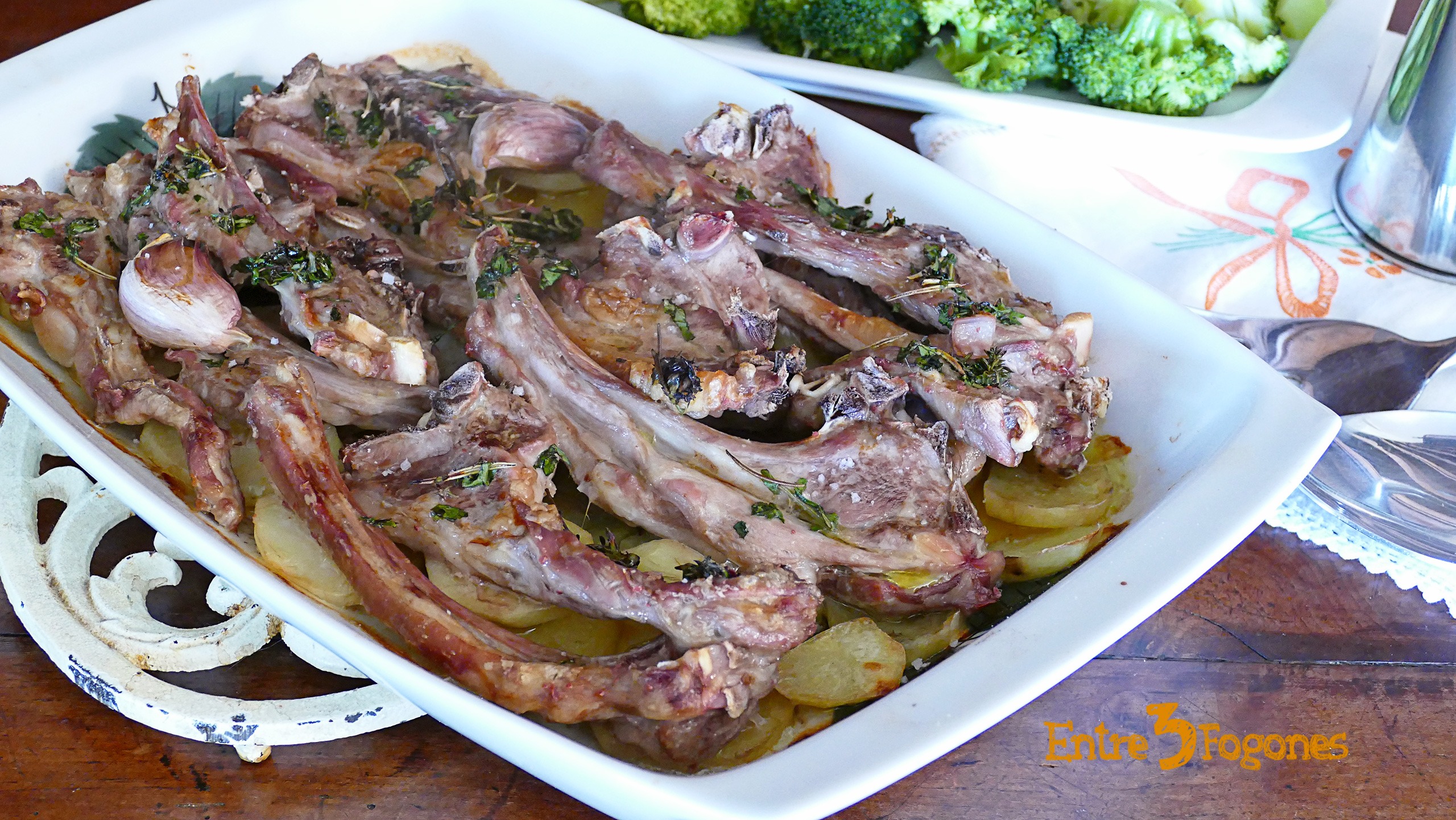 Chuletas de Cordero Lechal al Horno con Patatas