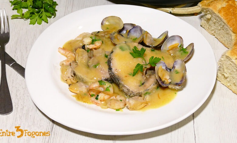 Merluza en Salsa con Almejas