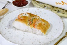 Merluza al Horno con Muselina de Ajo con Gambas