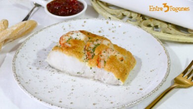 Merluza al Horno con Muselina de Ajo con Gambas