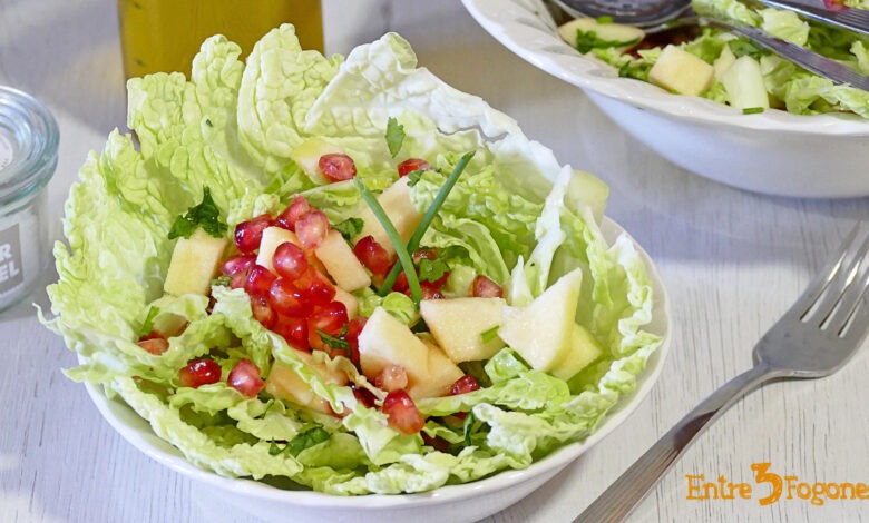 Ensalada de Col Rizada con Manzana y Granada