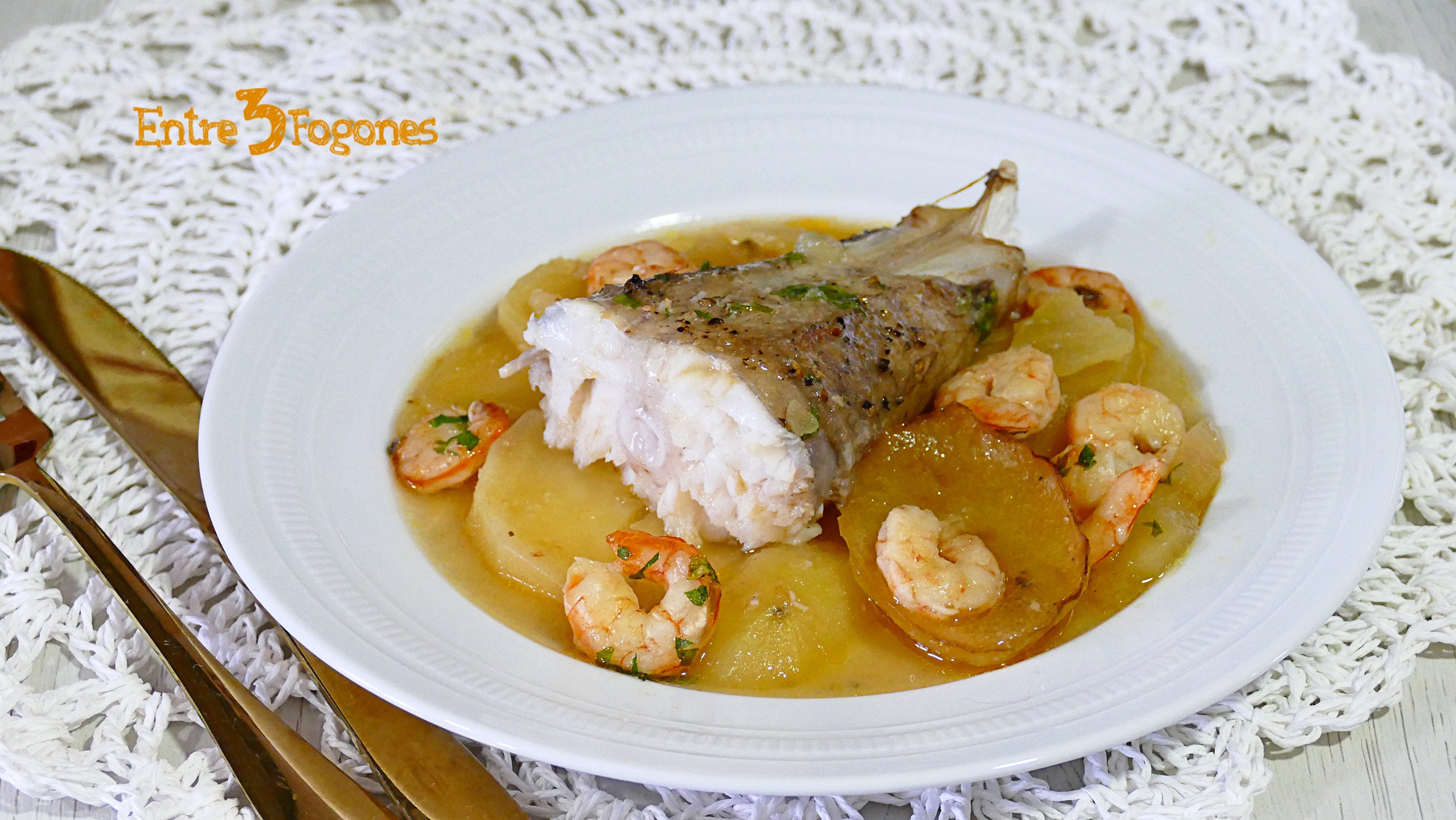 Rape al Horno con Patatas y Gambas