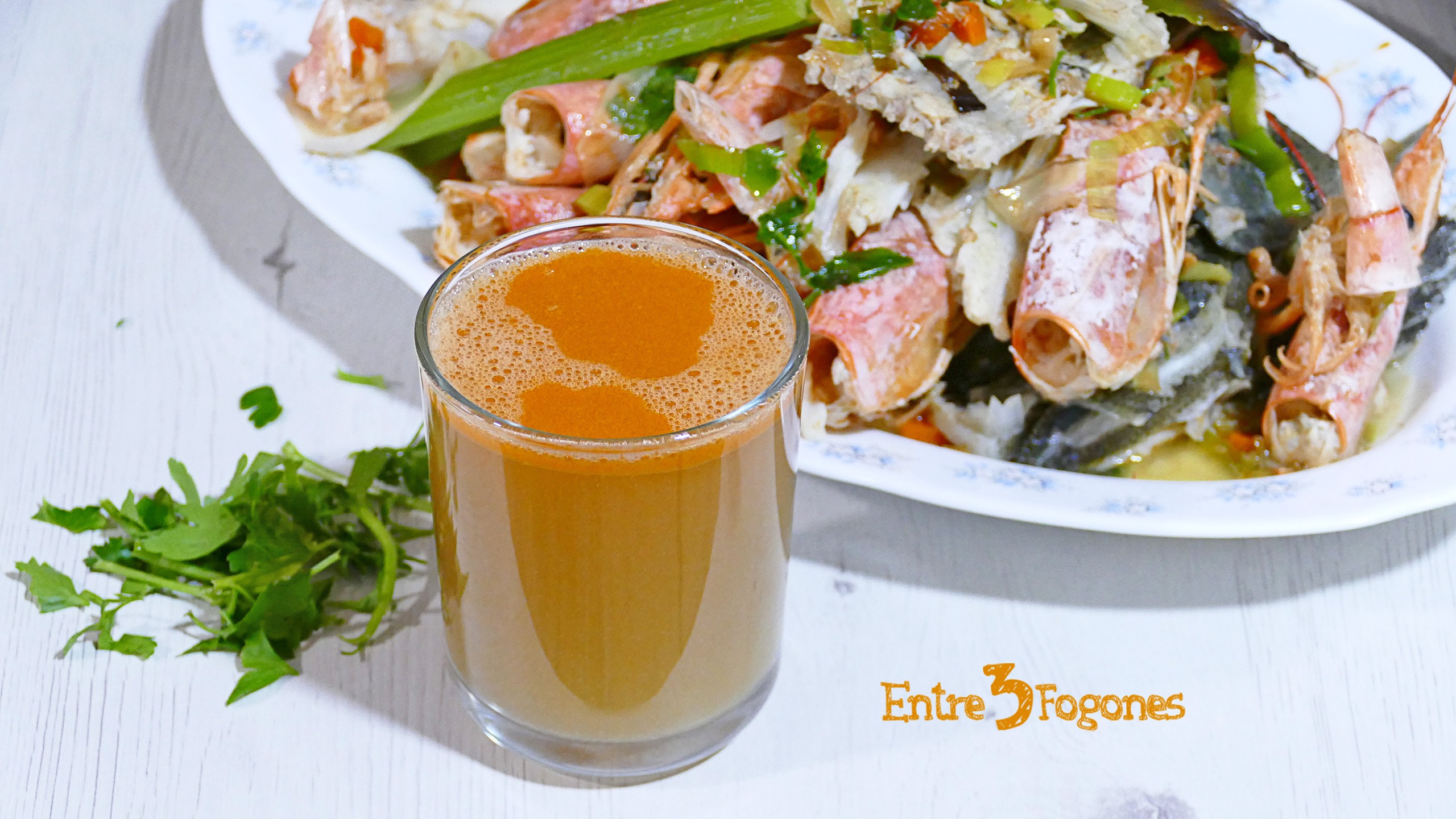 Fumet o Caldo de Pescado y Marisco Casero con Verduras y Sofrito