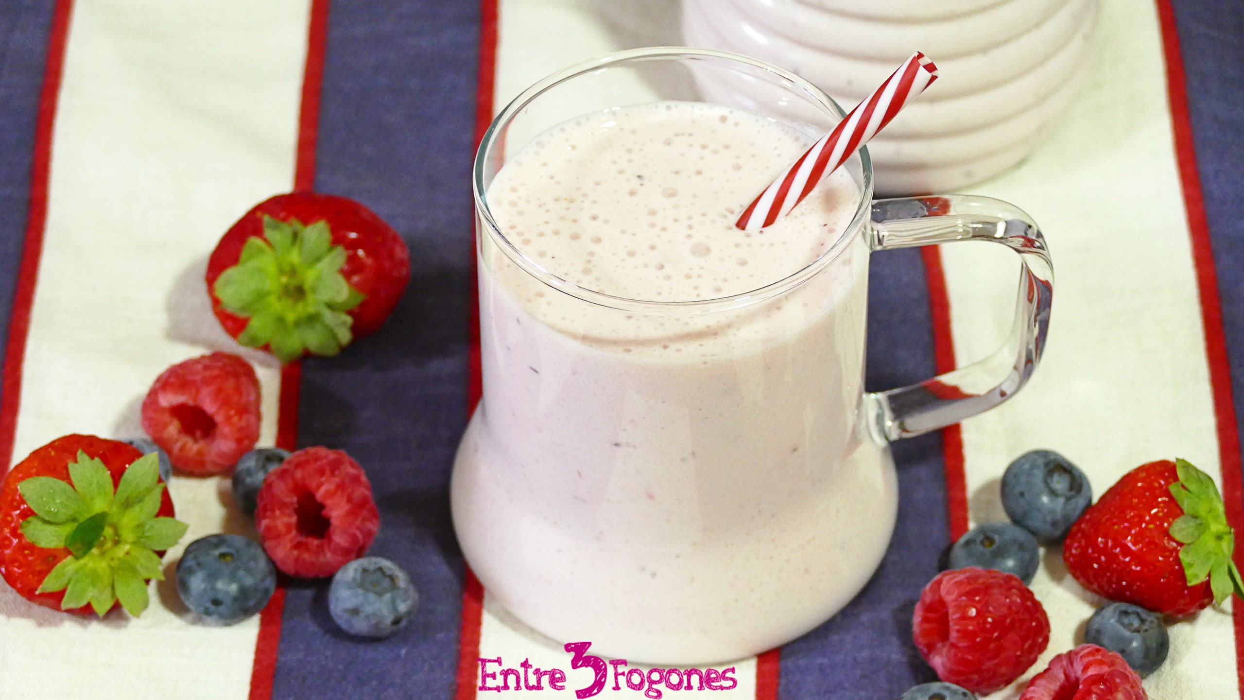 Batido de Yogur con Frutas del Boosque Cookexpert Magimix Batido de Yogur con Frutas del Boosque Cookexpert Magimix